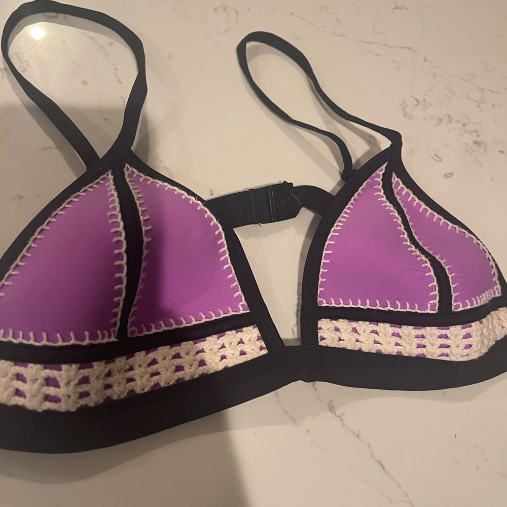 Triangl purple, black & white triangle top size XL.